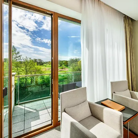 Wellness Hotel Diamant Hluboka nad Vltavou Exterior photo
