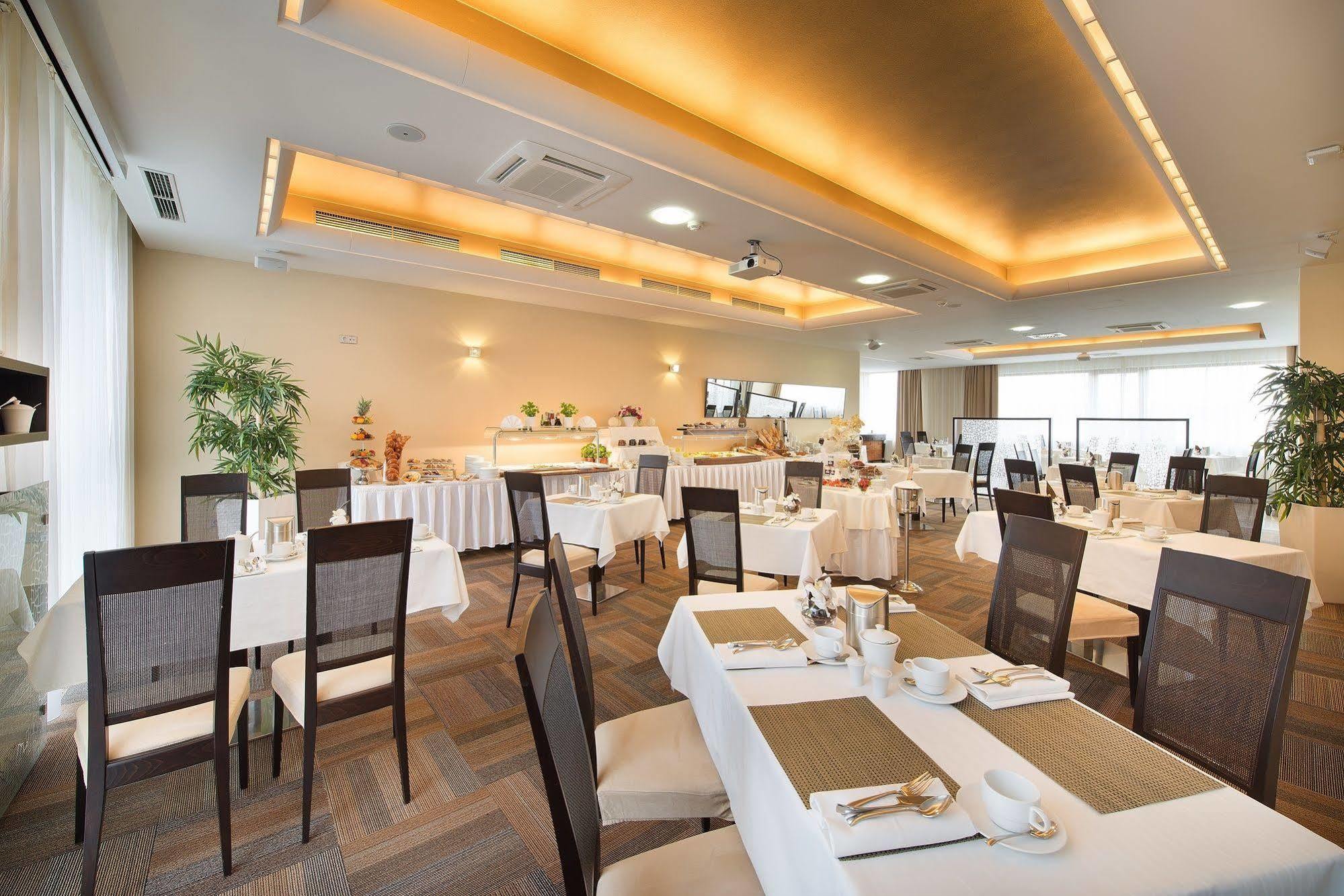 Wellness Diamant 5* Hluboka nad Vltavou